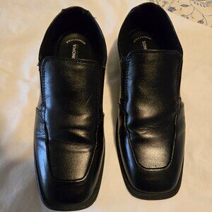 Size Six Boys Black Shoe Used, but in good shape